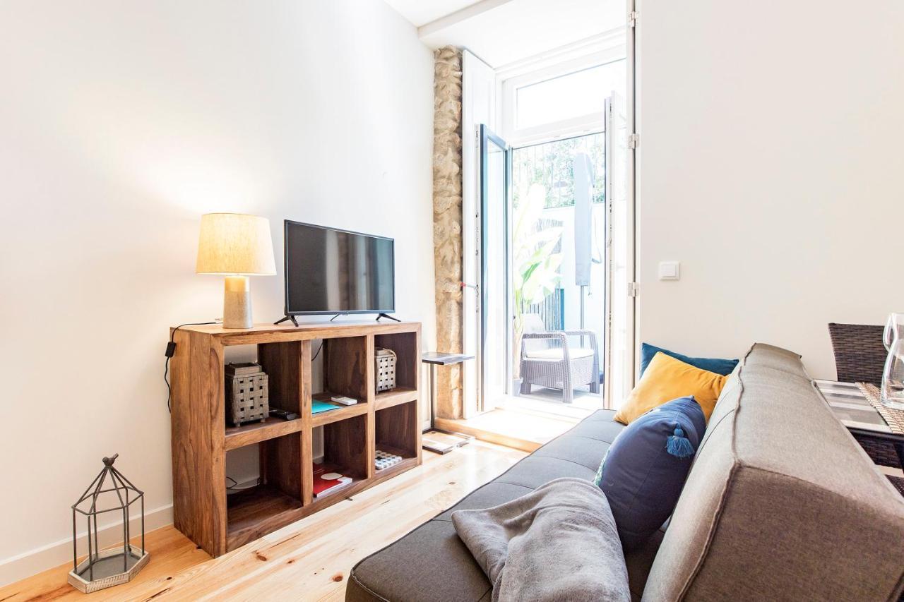 Central Studio W/ Pool, Ac & Patio By Lovelystay Porto Ngoại thất bức ảnh