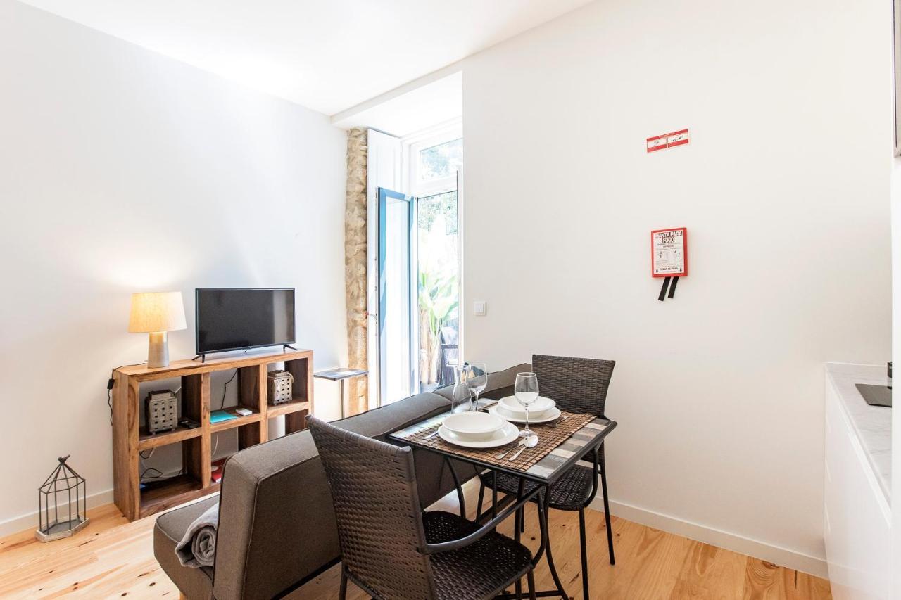 Central Studio W/ Pool, Ac & Patio By Lovelystay Porto Ngoại thất bức ảnh