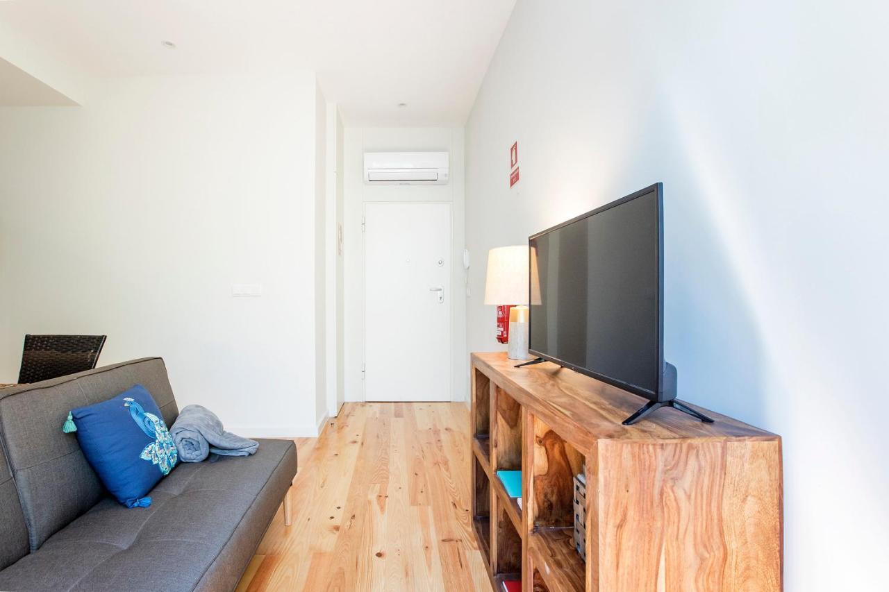 Central Studio W/ Pool, Ac & Patio By Lovelystay Porto Ngoại thất bức ảnh